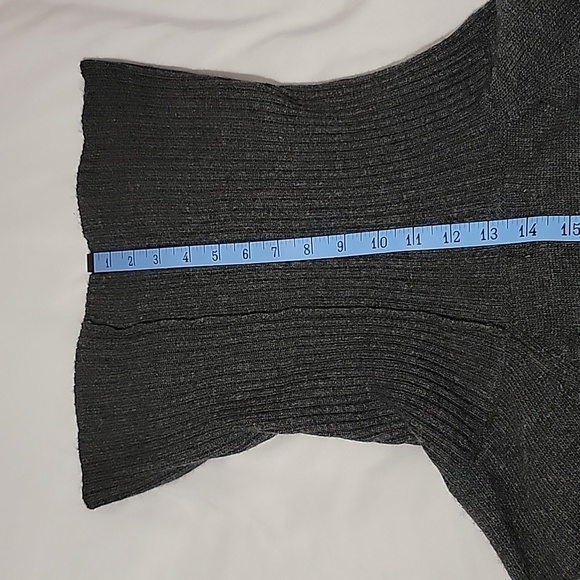 Women's Sweater - Picture 5 of 8